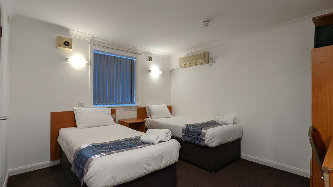Sk Heathrow Hotel Hayes  Exterior photo