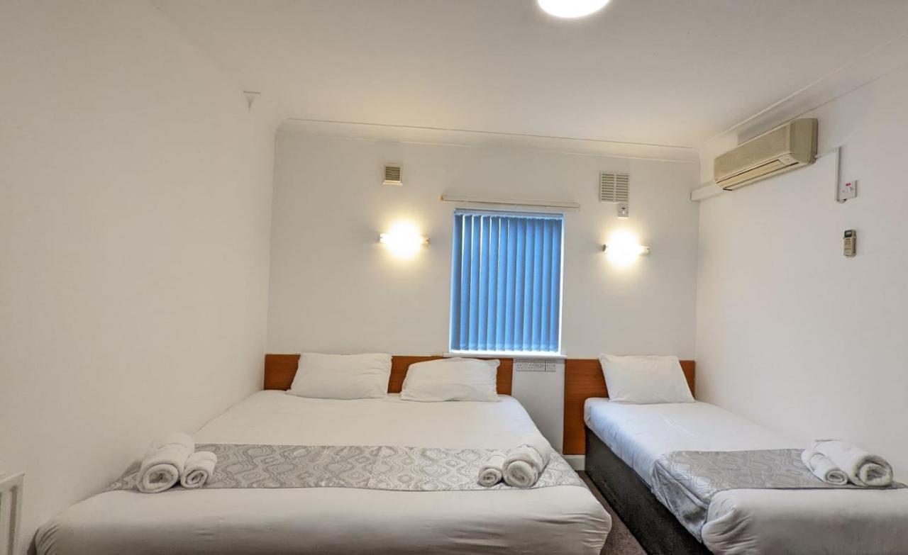 Sk Heathrow Hotel Hayes  Exterior photo