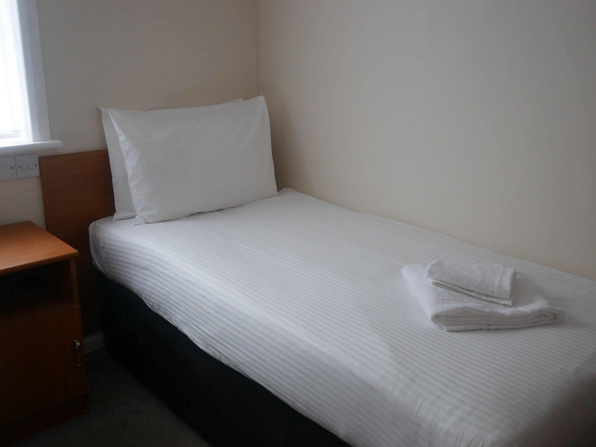 Sk Heathrow Hotel Hayes  Exterior photo