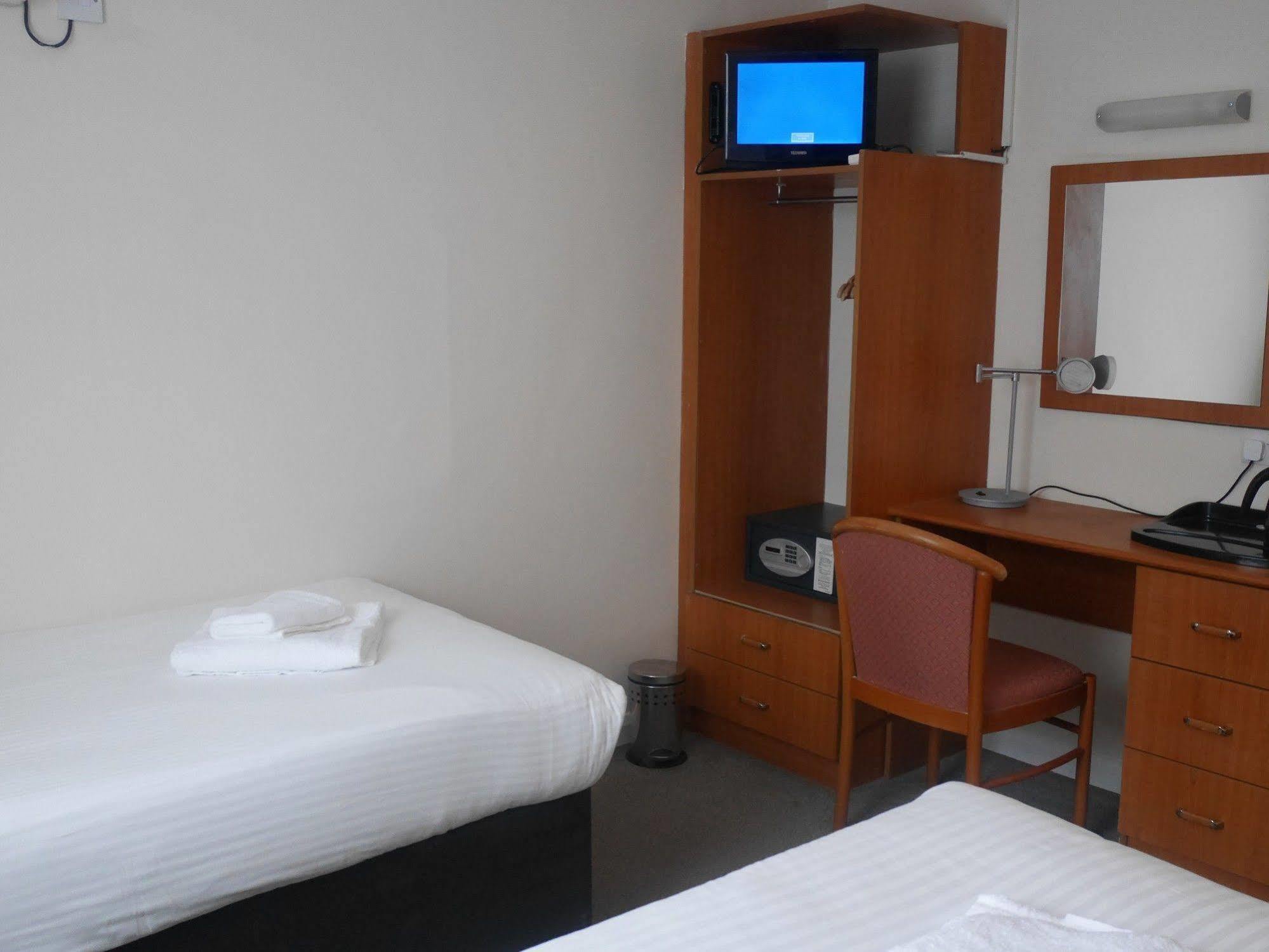 Sk Heathrow Hotel Hayes  Exterior photo
