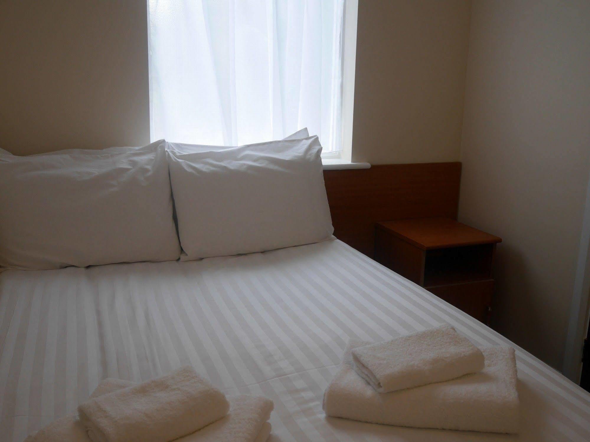 Sk Heathrow Hotel Hayes  Exterior photo