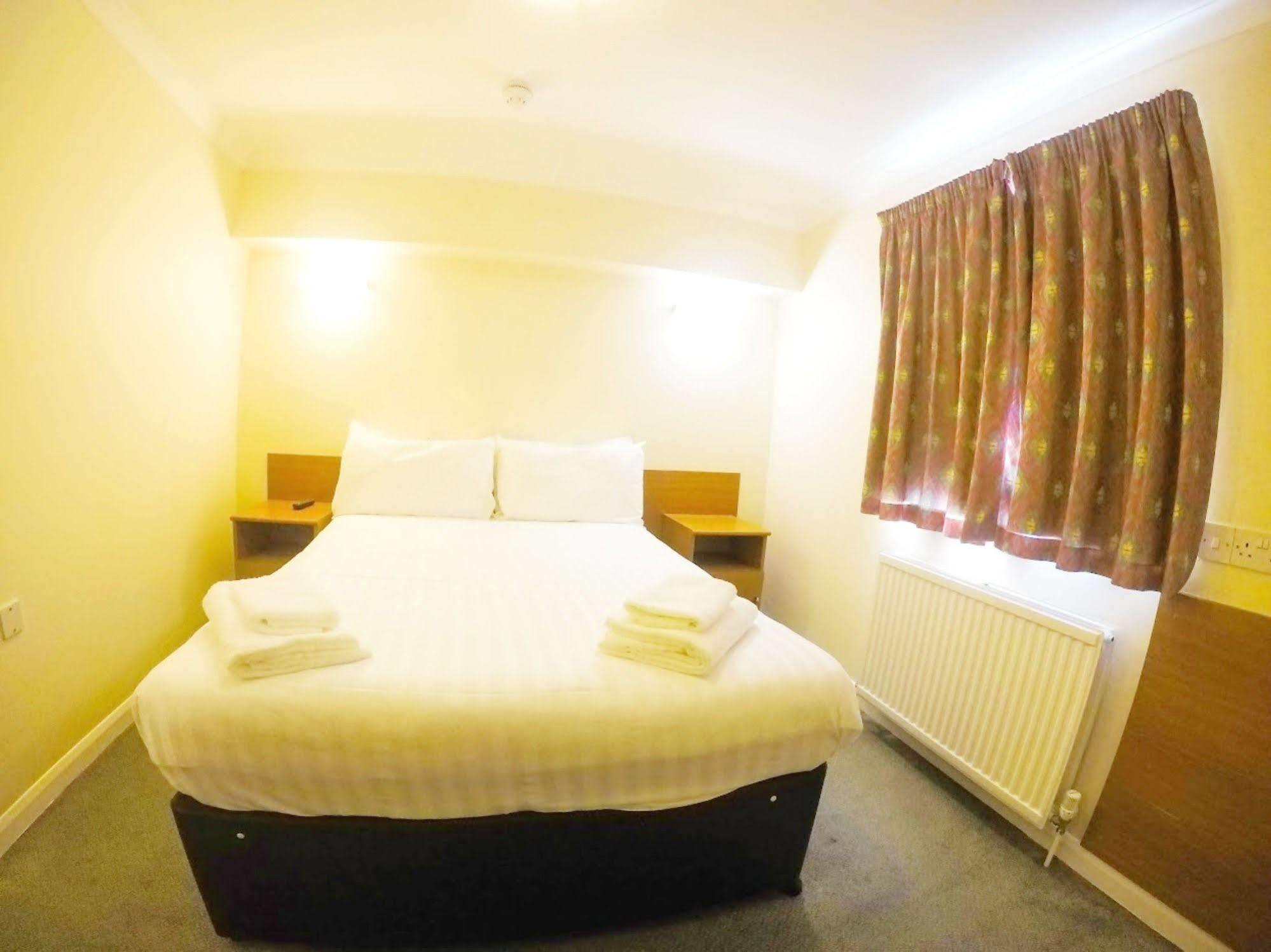 Sk Heathrow Hotel Hayes  Exterior photo