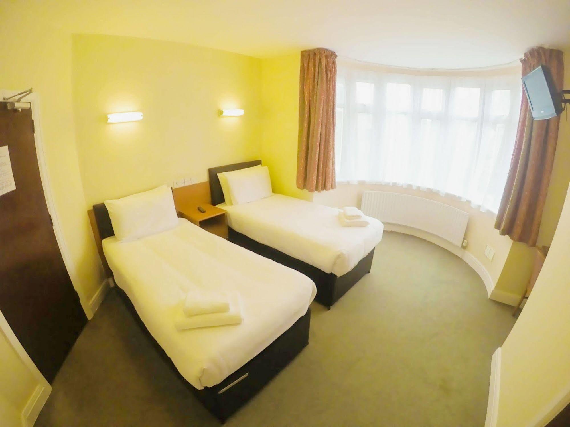 Sk Heathrow Hotel Hayes  Exterior photo